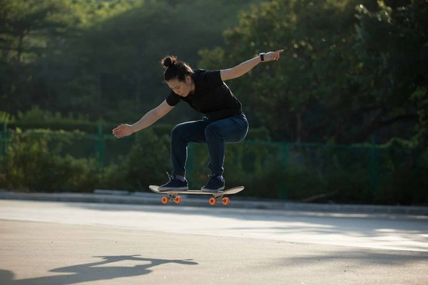 Comment la pratique du skateboard peut-elle améliorer l'équilibre et la coordination ?